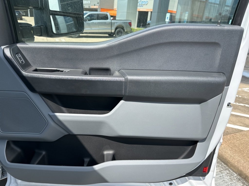 Used 2024 Ford F550 4x4 SuperCab Super Duty image 22