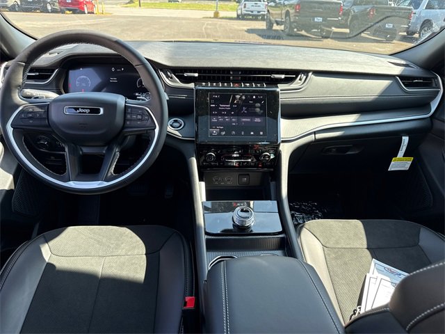 New 2025 Jeep Grand Cherokee L Altitude image 10