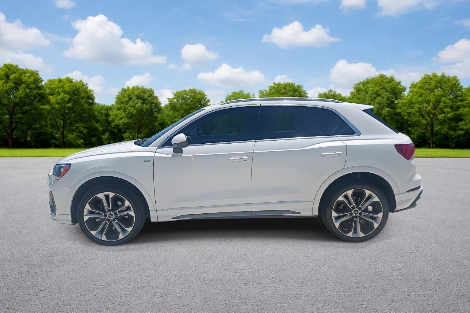 Used 2021 Audi Q3 2.0T Premium w/ Convenience Package AWD/4WD image 4