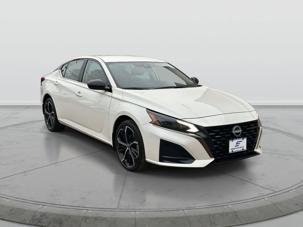 Used 2025 Nissan Altima 2.5 SR AWD/4WD image 1