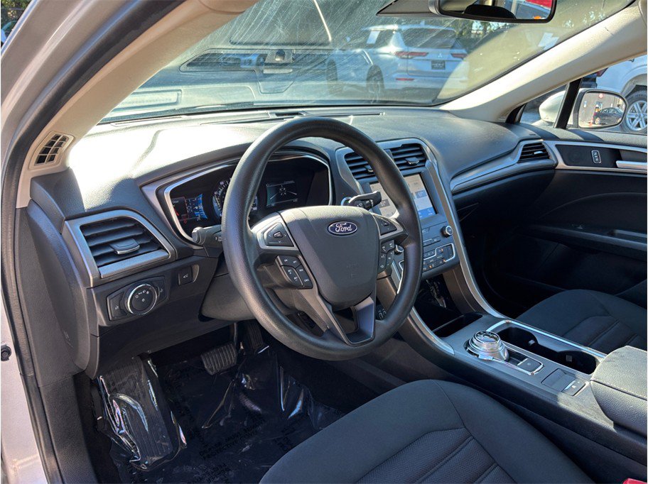 Used 2019 Ford Fusion SE FWD image 16