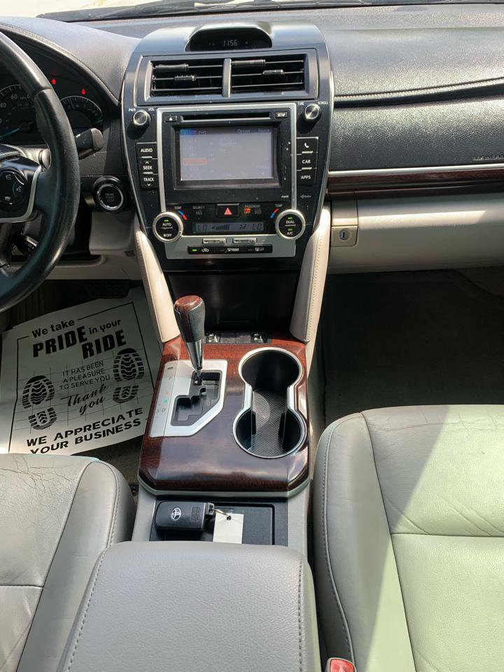 Used 2014 Toyota Camry XLE w/ Leather Package FWD image 11