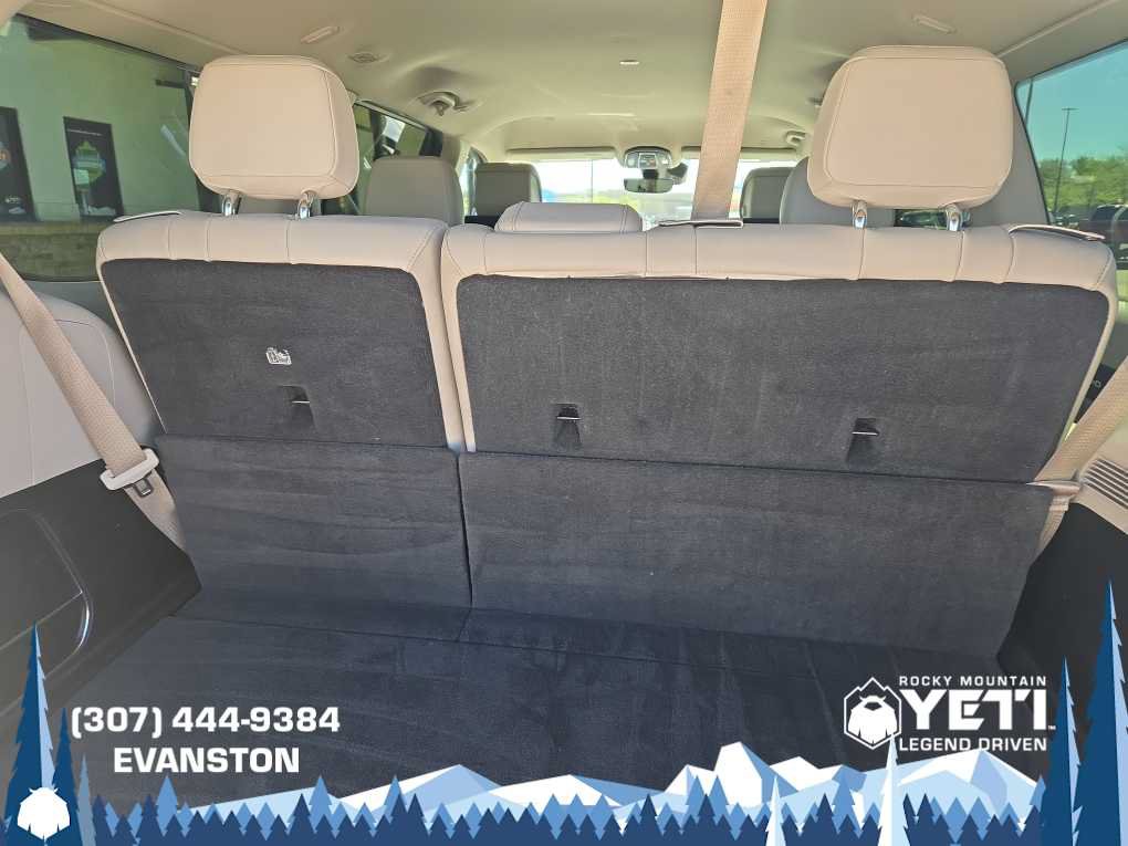 Used 2022 Jeep Wagoneer Series III w/ Rear Seat Video Group 1 AWD/4WD image 17
