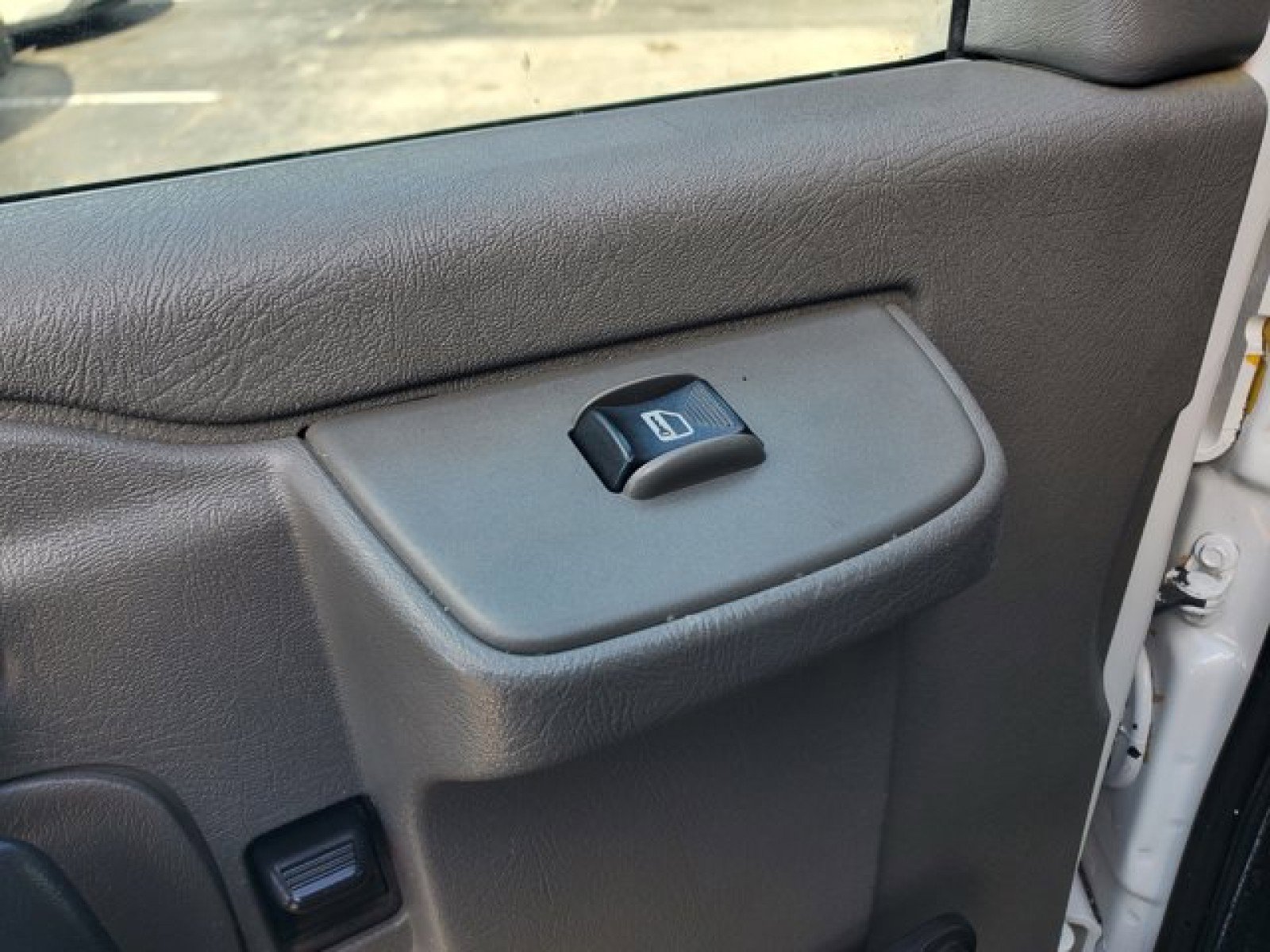 Used 2018 GMC Savana 3500 w/ Driver Convenience Package image 13