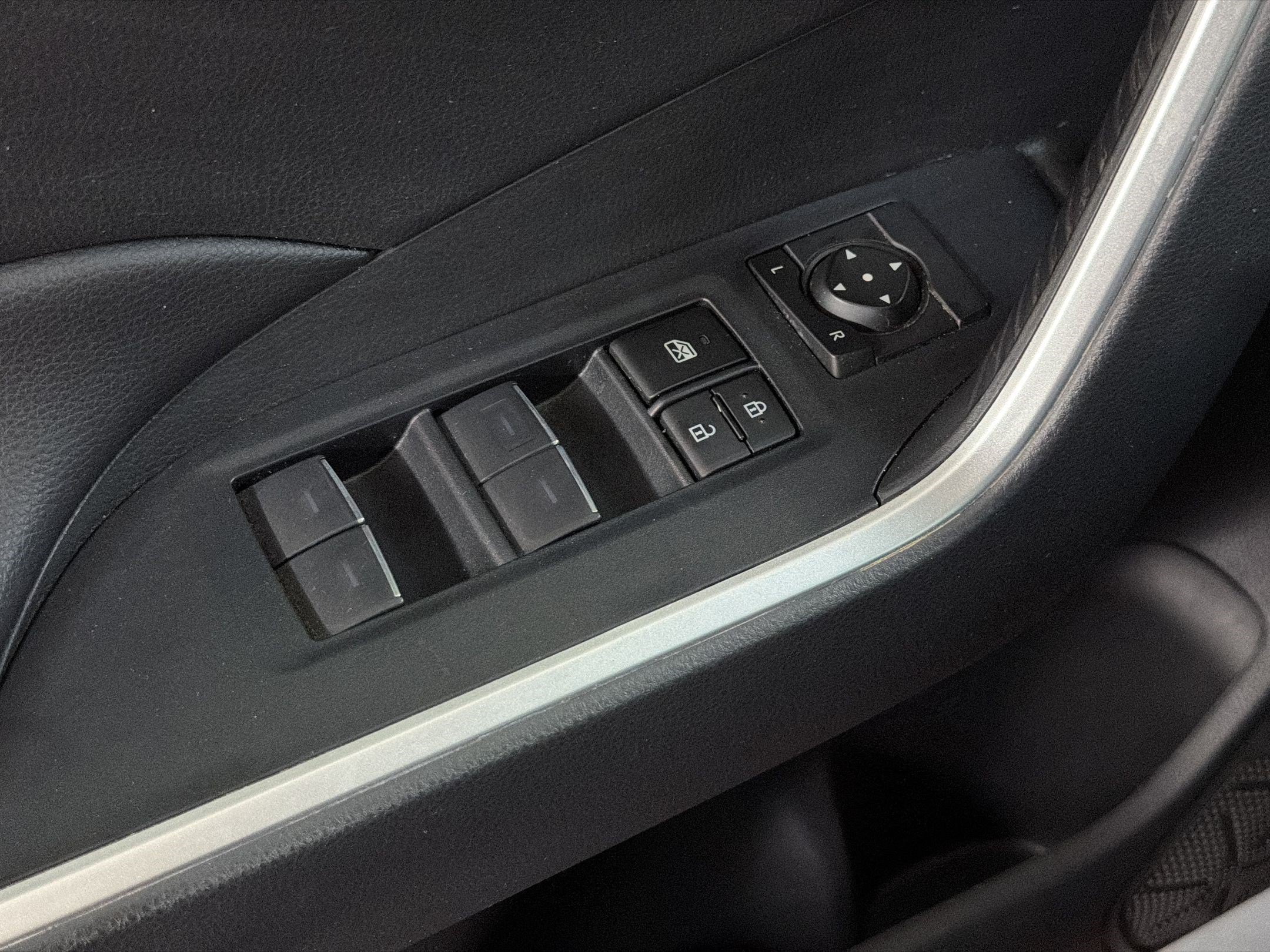 Used 2024 Toyota RAV4 XLE w/ Convenience Package FWD image 15