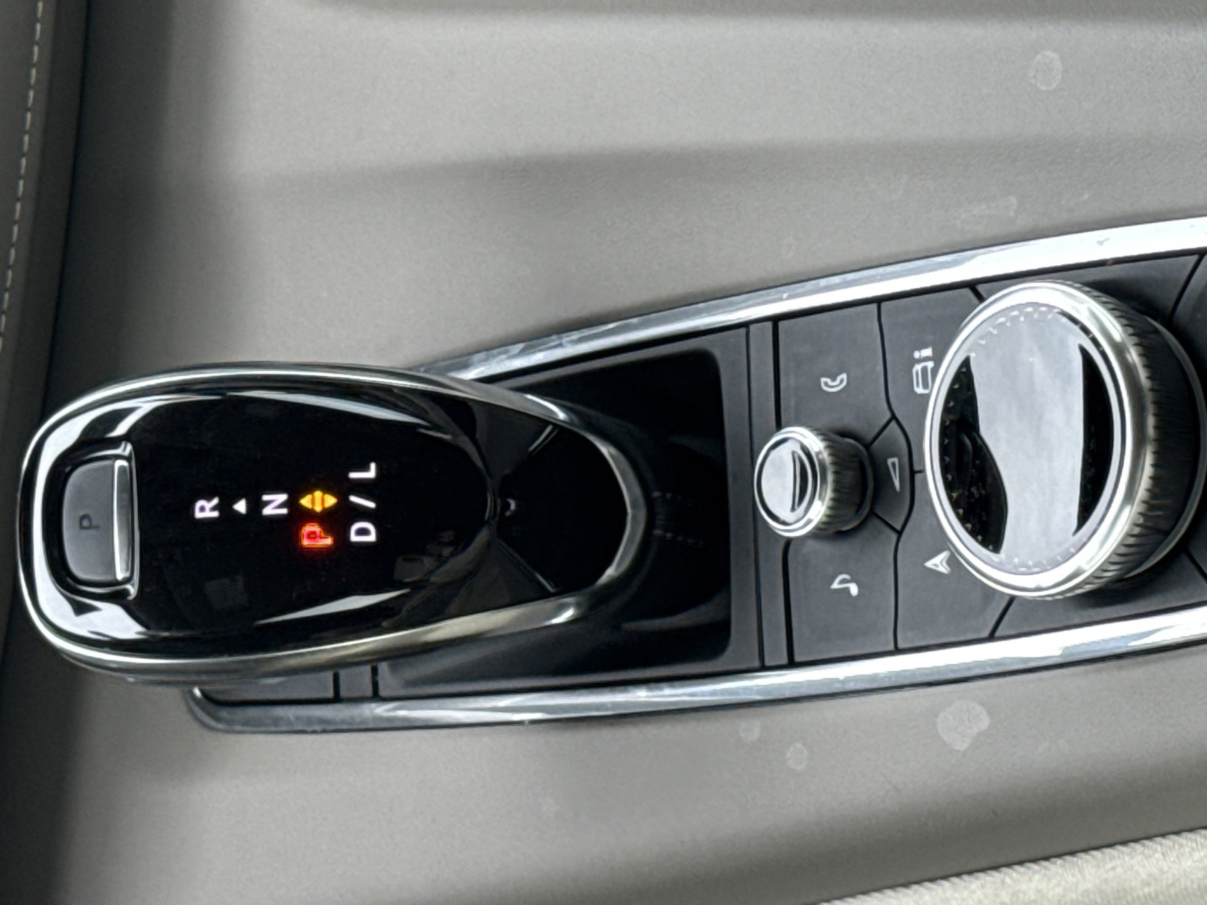 Used 2024 Cadillac Escalade Premium Luxury Platinum w/ Heavy-Duty Trailer Package image 26