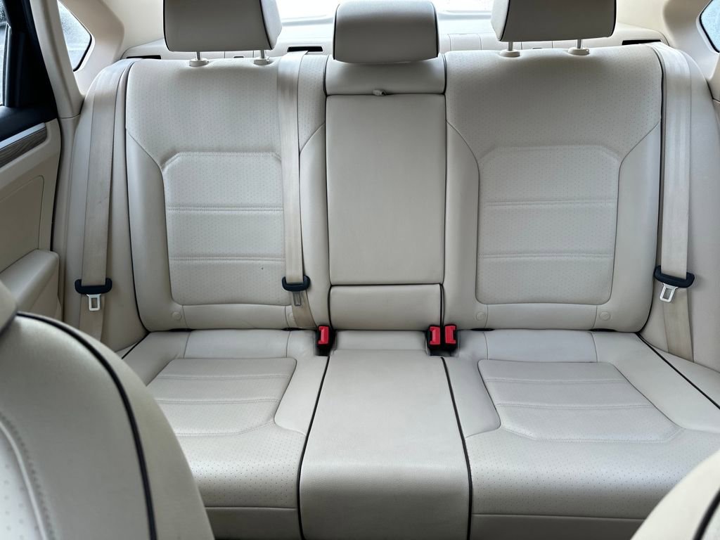 Used 2018 Volkswagen Passat 2.0T SE w/ SE Lighting Package image 25