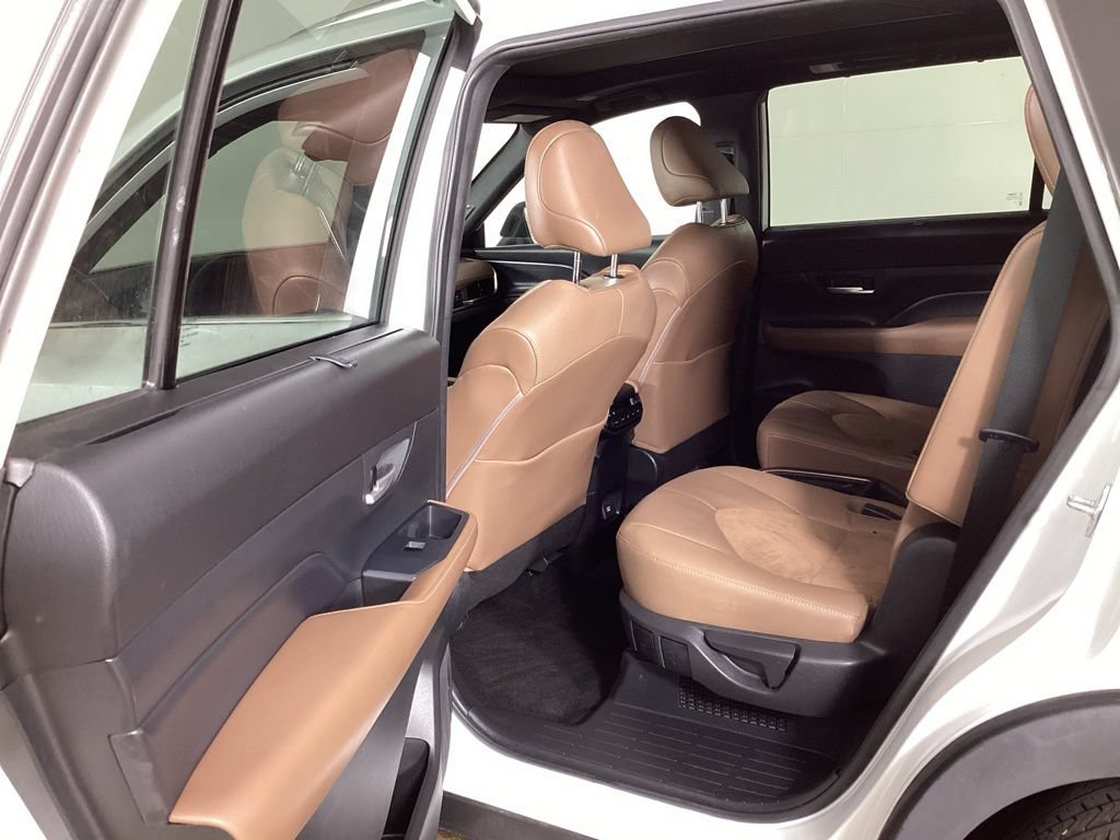 Used 2024 Toyota Grand Highlander AWD Hybrid image 22