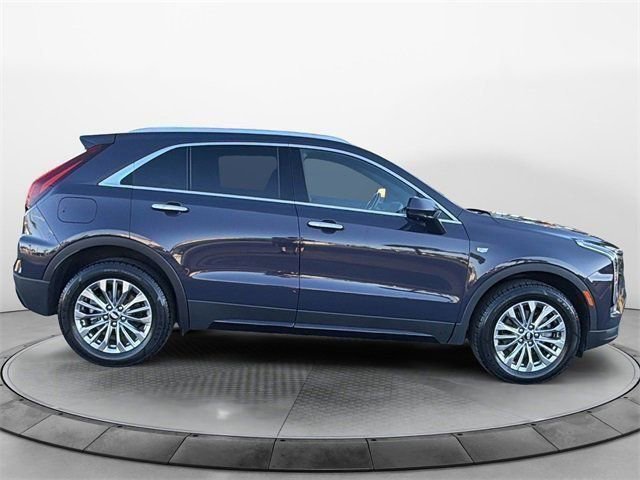 Used 2025 Cadillac XT4 Premium Luxury image 8