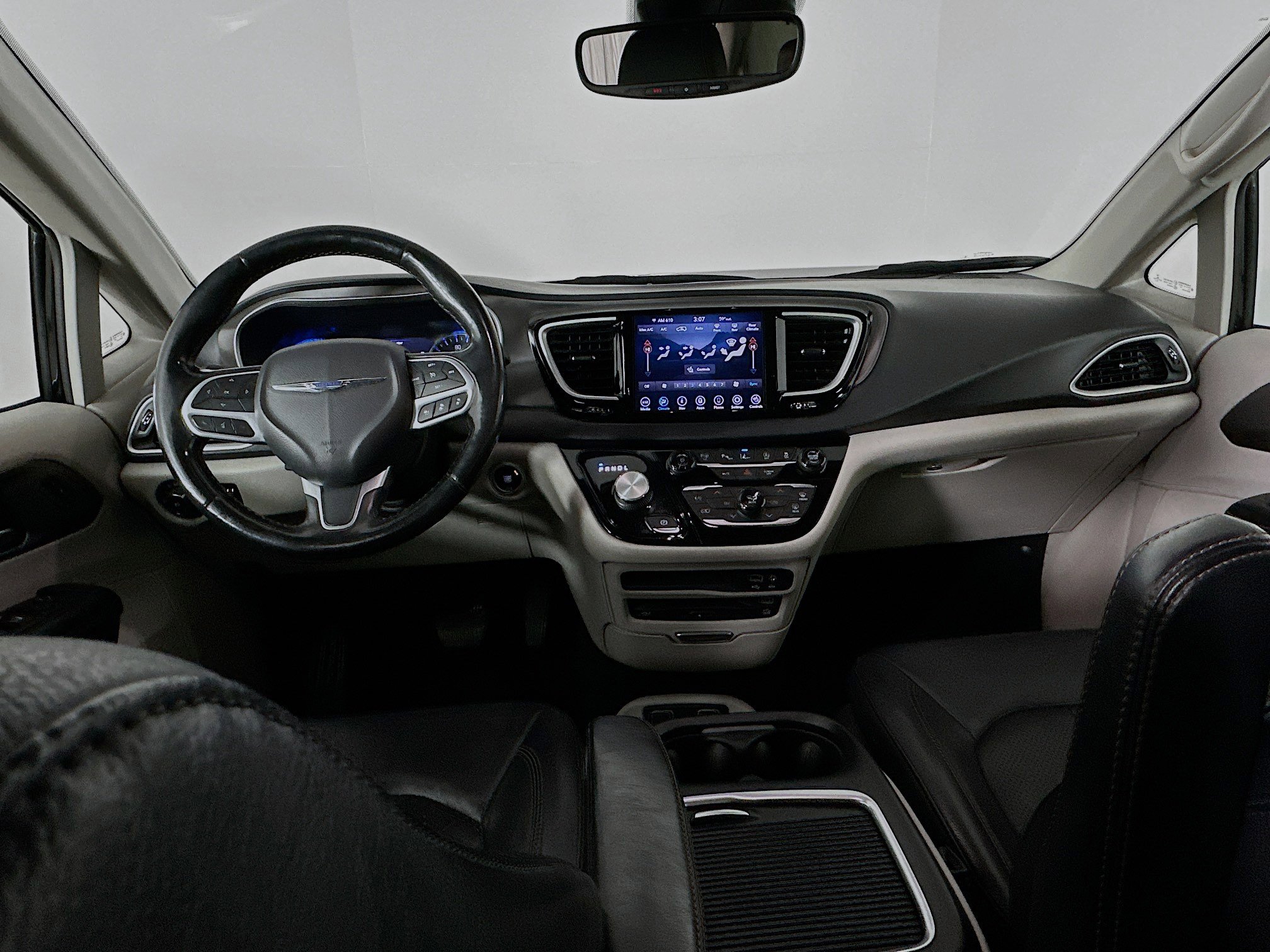 Used 2020 Chrysler Pacifica Touring-L Plus w/ Tire & Wheel Group image 27