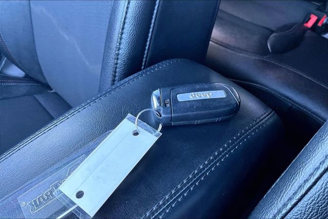 Used 2024 Jeep Compass Trailhawk image 32