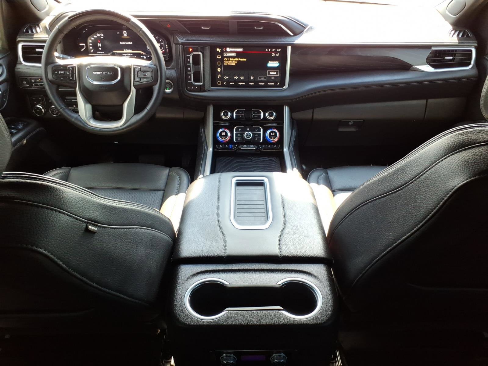 Used 2024 GMC Yukon XL Denali w/ Advanced Technology Package image 10