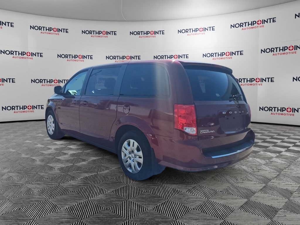 Used 2018 Dodge Grand Caravan SE FWD image 4