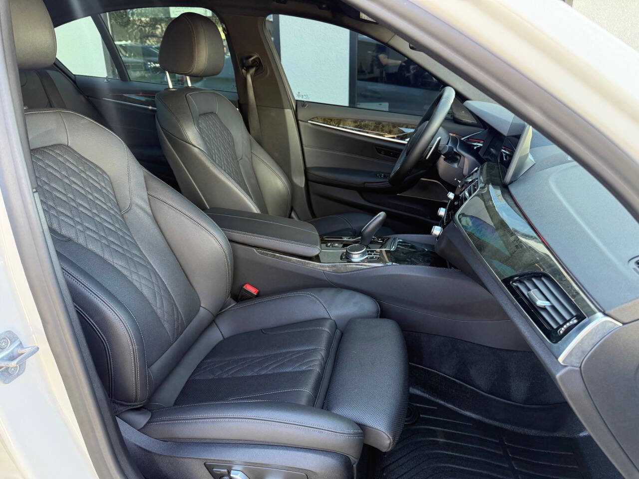 Used 2021 BMW 540i w/ M Sport Package image 30