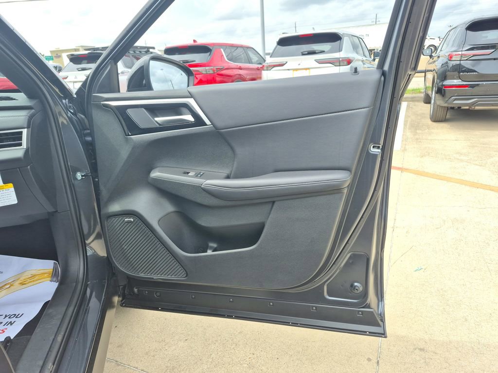 New 2026 Mitsubishi Outlander LE FWD image 24
