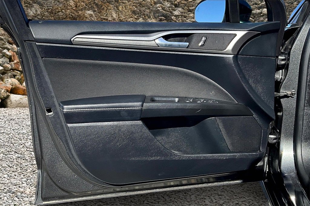 Used 2019 Ford Fusion SE image 20