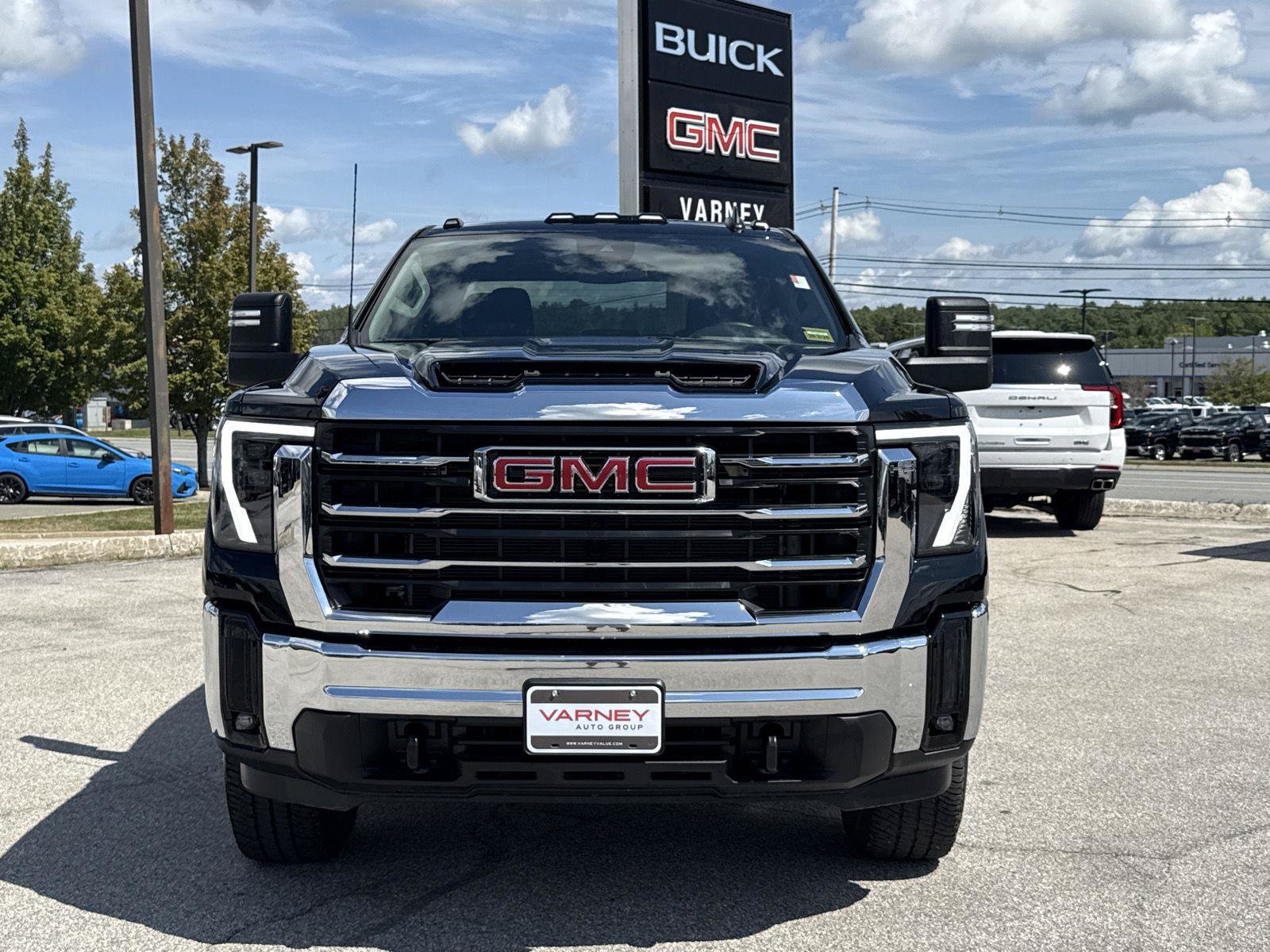Used 2026 GMC Sierra 2500 SLE w/ SLE Value Package; AWD/4WD image 2