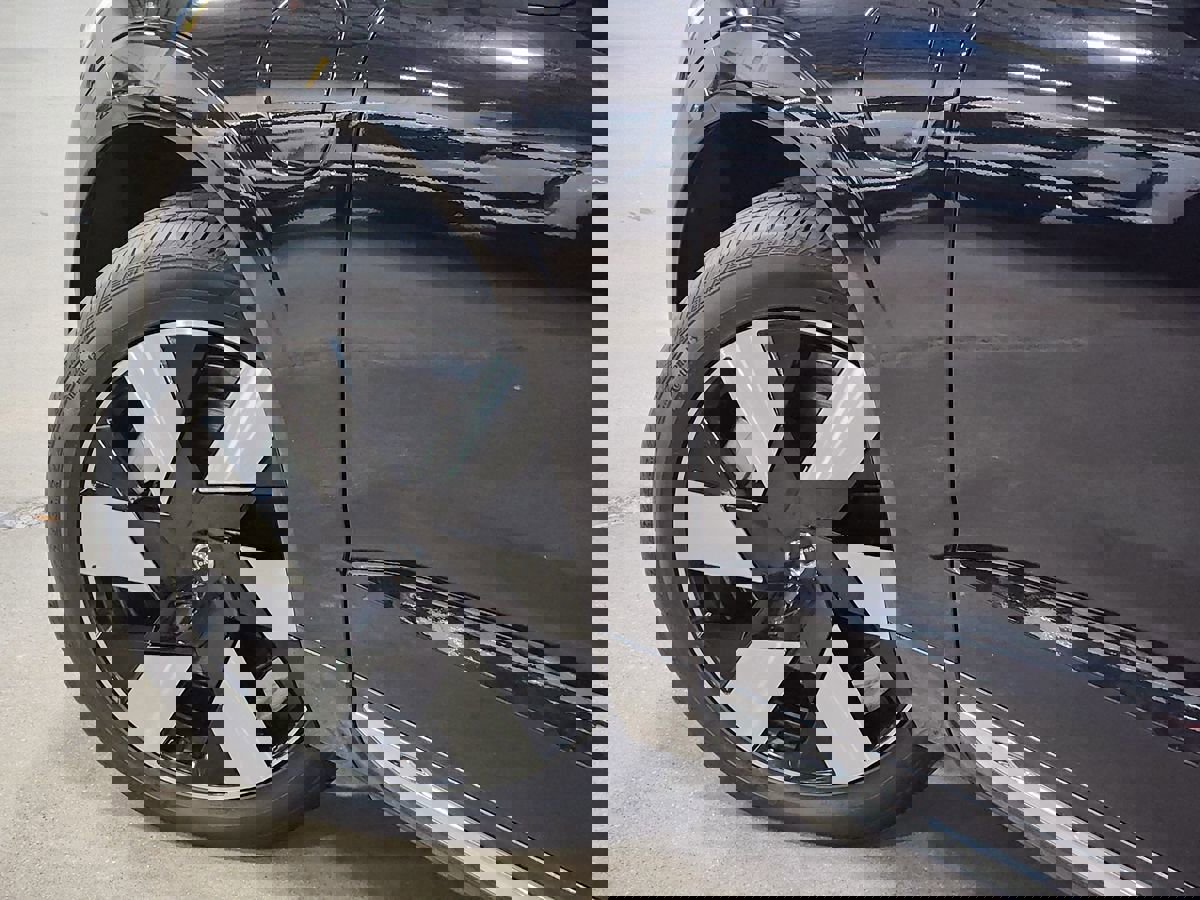 Used 2023 Volvo XC60 T8 Plus w/ Protection Package Premier image 24