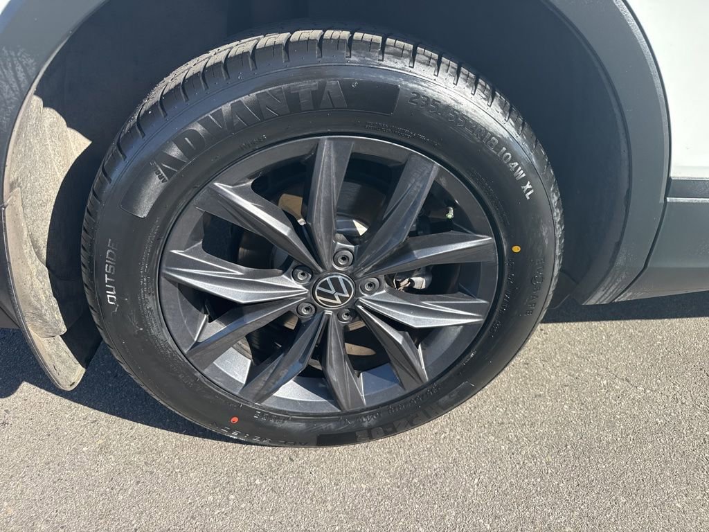 Used 2022 Volkswagen Tiguan SE AWD/4WD image 5