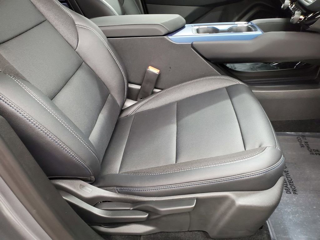 Used 2025 Chevrolet Equinox EV LT image 19