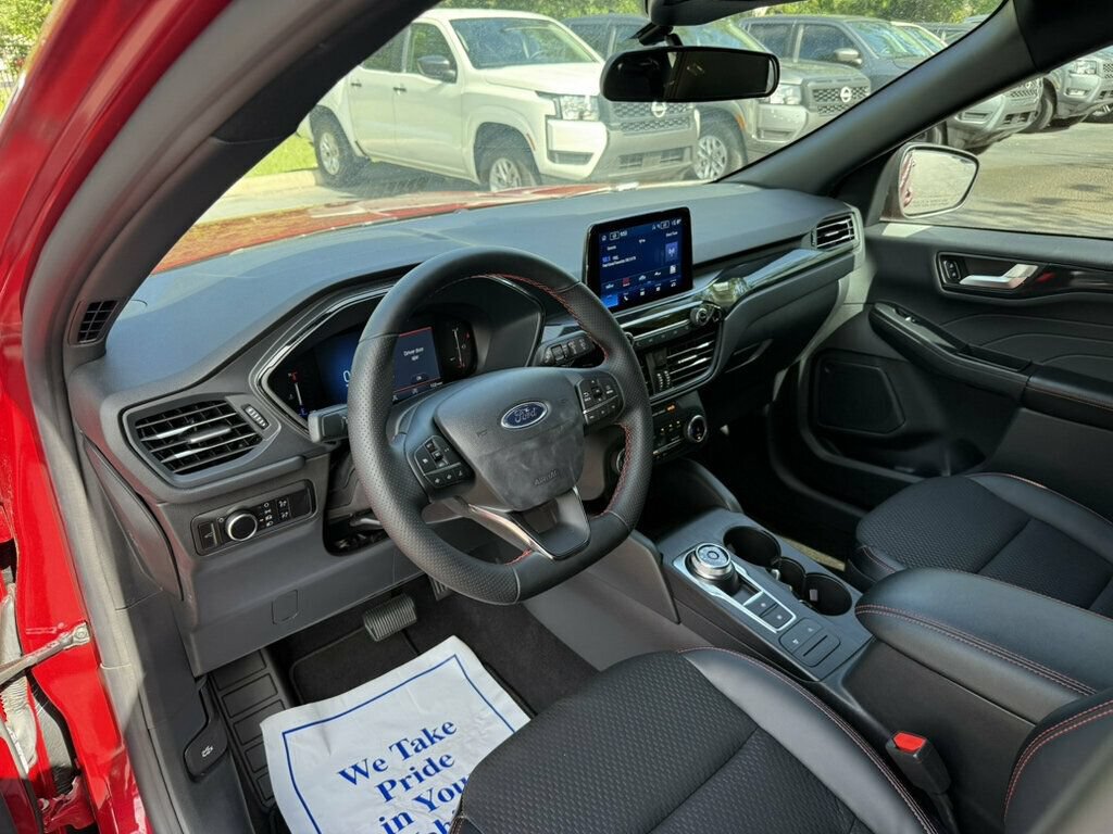Used 2025 Ford Escape ST-Line FWD image 3