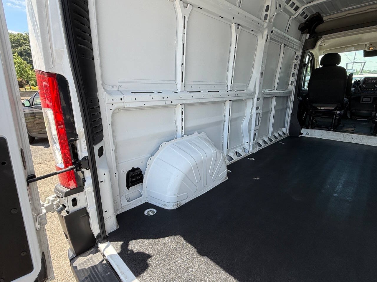 Used 2025 RAM ProMaster 2500 w/ Convenience Group FWD image 17