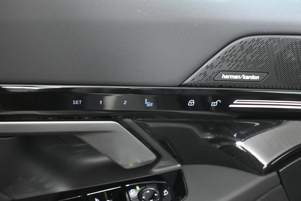 Used 2026 BMW 530i xDrive w/ Premium Package AWD/4WD image 29