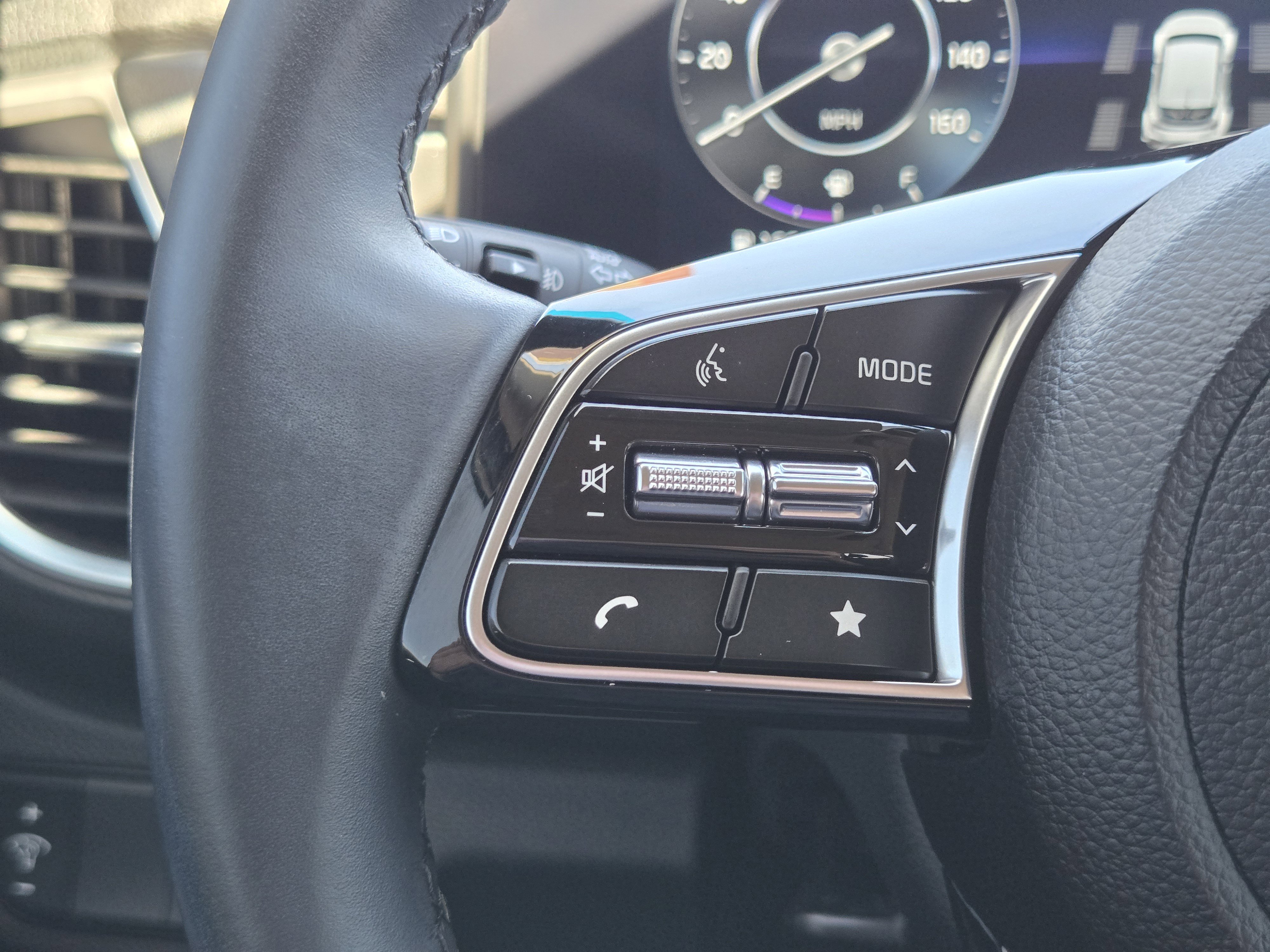 Used 2025 Kia Seltos EX image 19