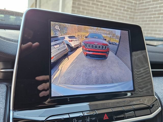 New 2025 Jeep Compass Latitude w/ Sun & Sound Group AWD/4WD image 9