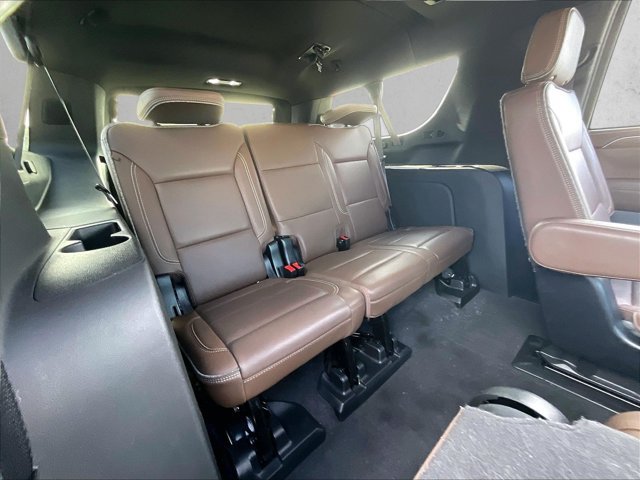Used 2024 Chevrolet Suburban High Country RWD image 30