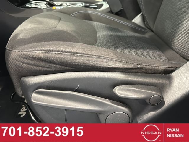 Used 2019 Jeep Cherokee Latitude w/ Popular Appearance Group image 36