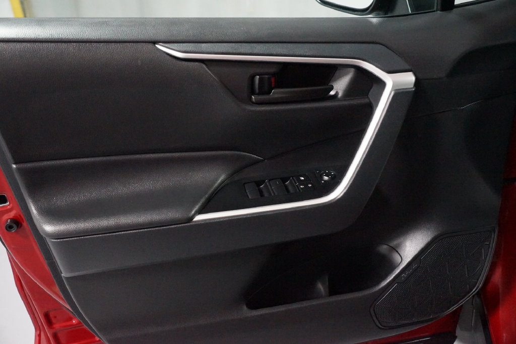 Certified 2025 Toyota RAV4 LE FWD image 29