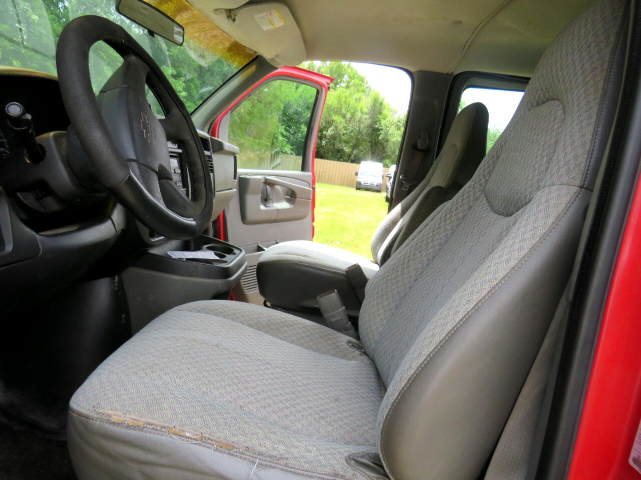 Used 2003 Chevrolet Express 2500 Passenger w/ LS Preferred Equipment Group image 9