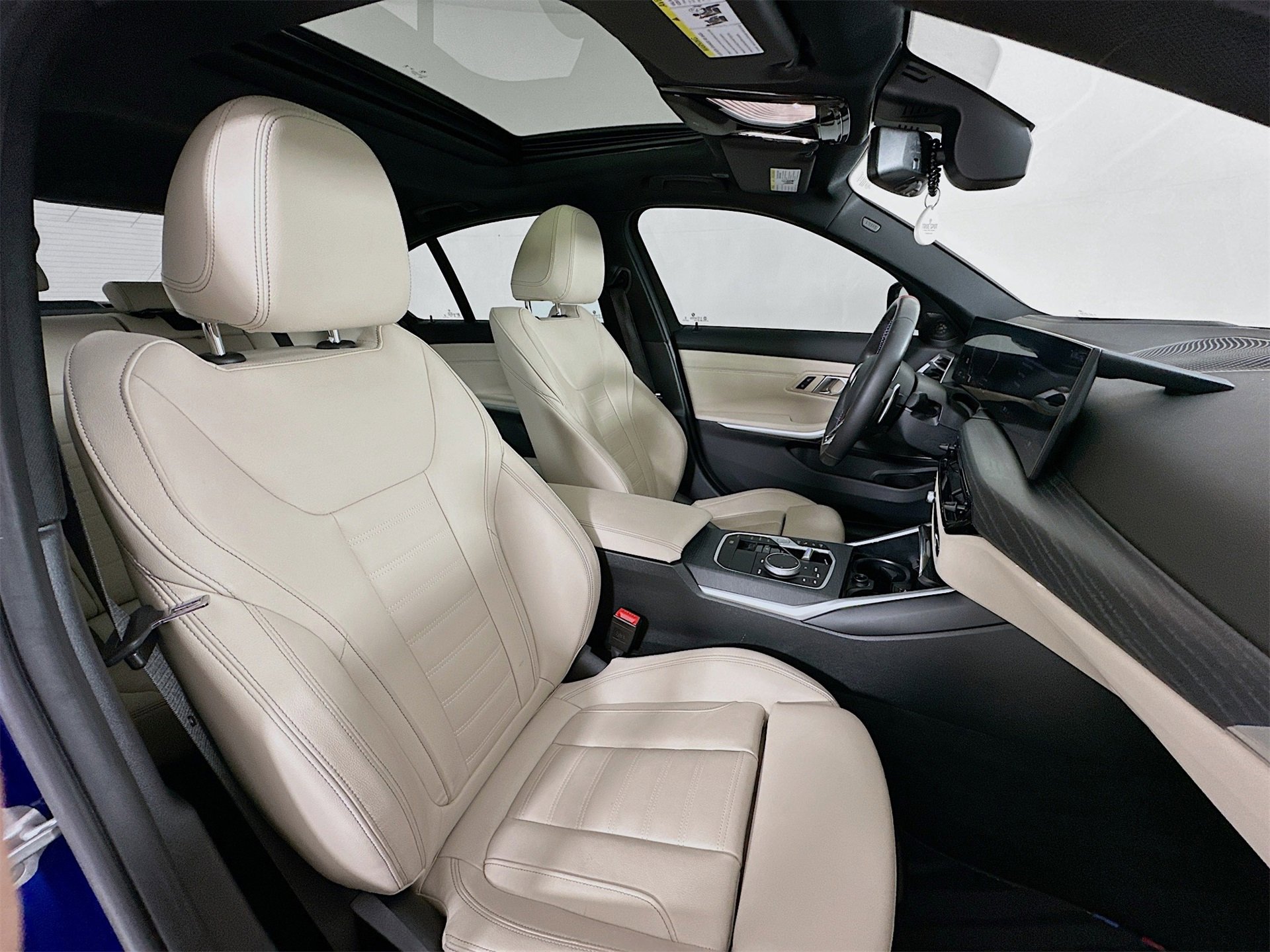 Used 2025 BMW M340i xDrive w/ Premium Package image 31