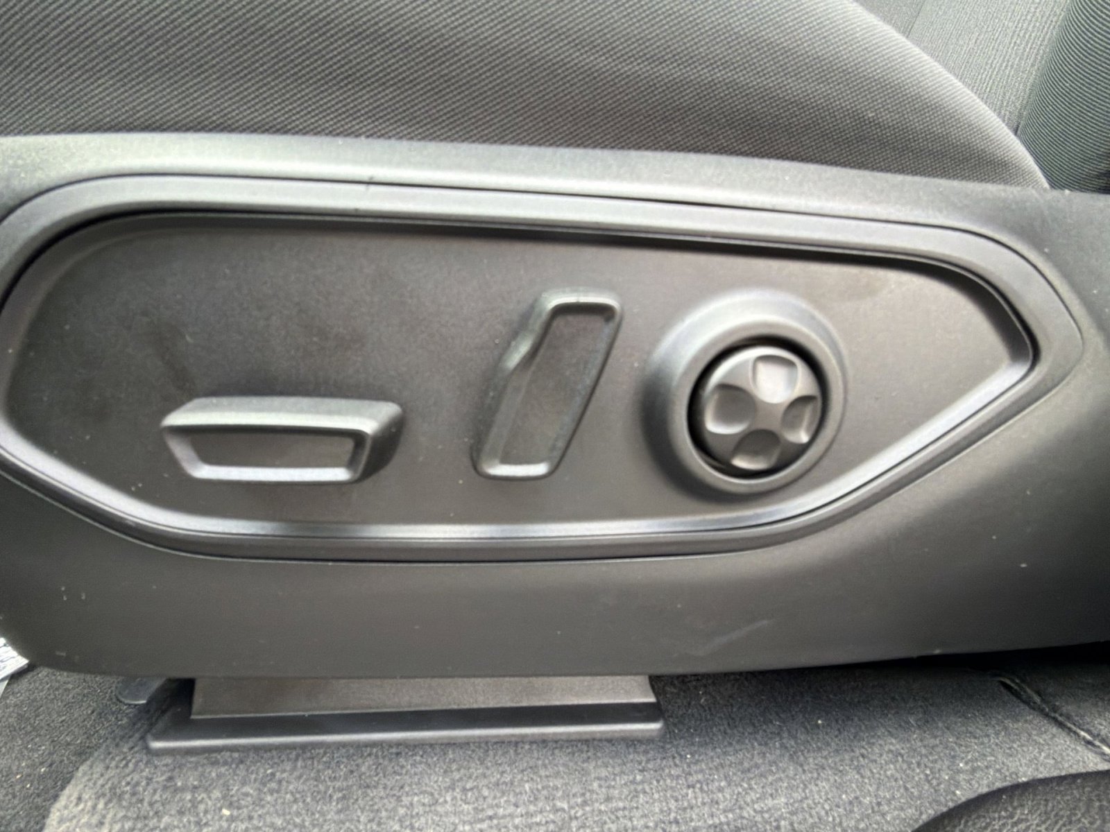 New 2025 Jeep Grand Cherokee L Laredo w/ Luxury Tech Group I image 14