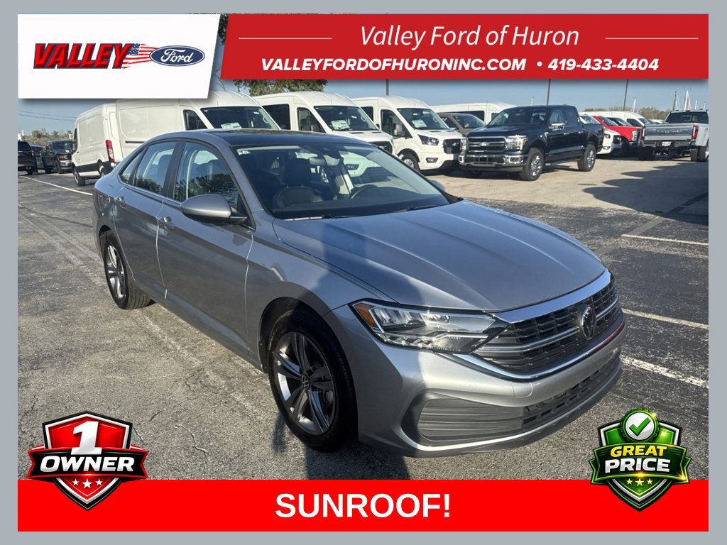 Used 2023 Volkswagen Jetta SE w/ Panoramic Sunroof Package