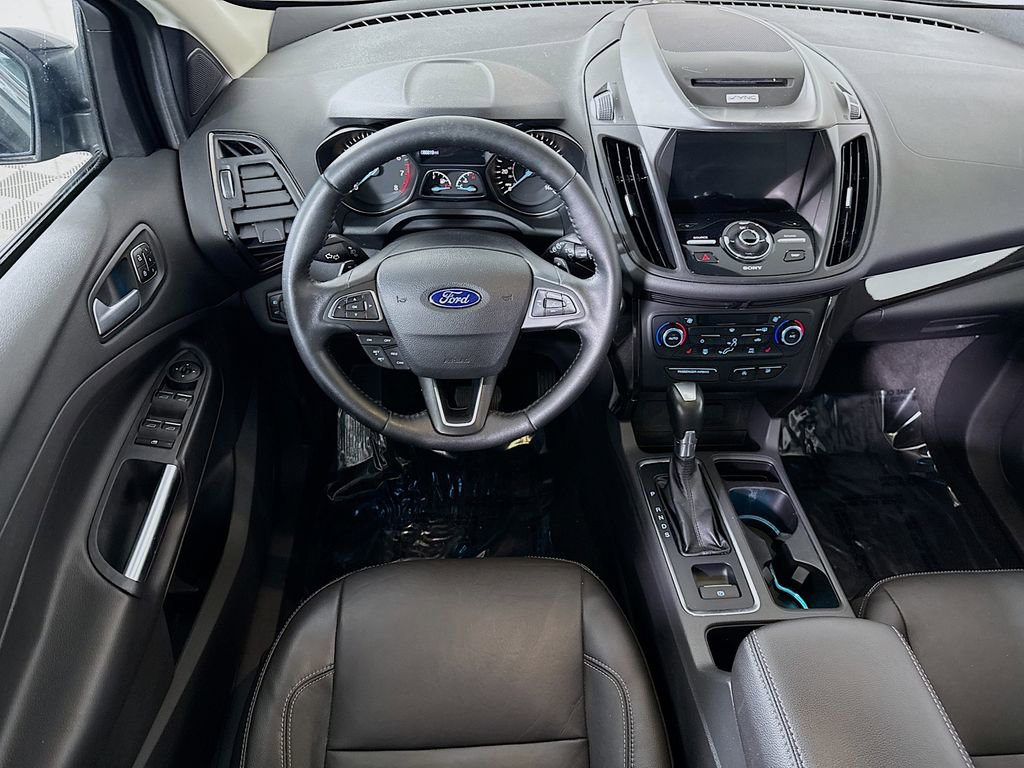 Used 2017 Ford Escape Titanium image 3