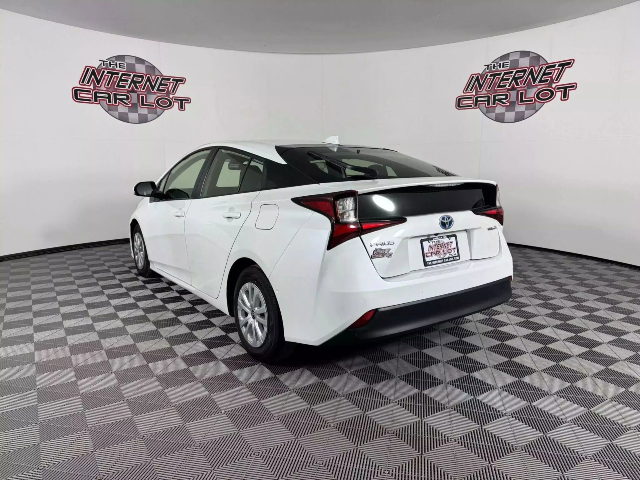 Used 2022 Toyota Prius LE FWD image 5
