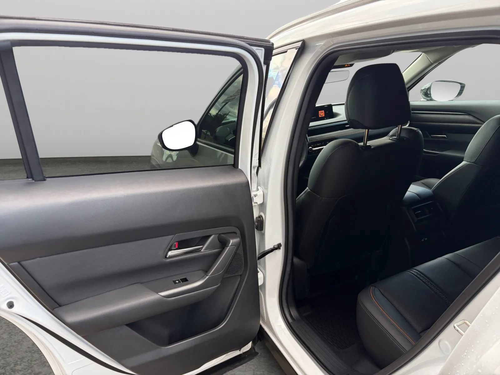 Used 2025 MAZDA CX-50 AWD 2.5 S w/ Weather Package image 14