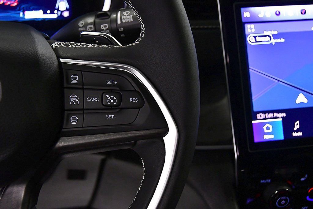 Used 2023 Jeep Grand Cherokee 4WD 4xe w/ Luxury Tech Group II image 19