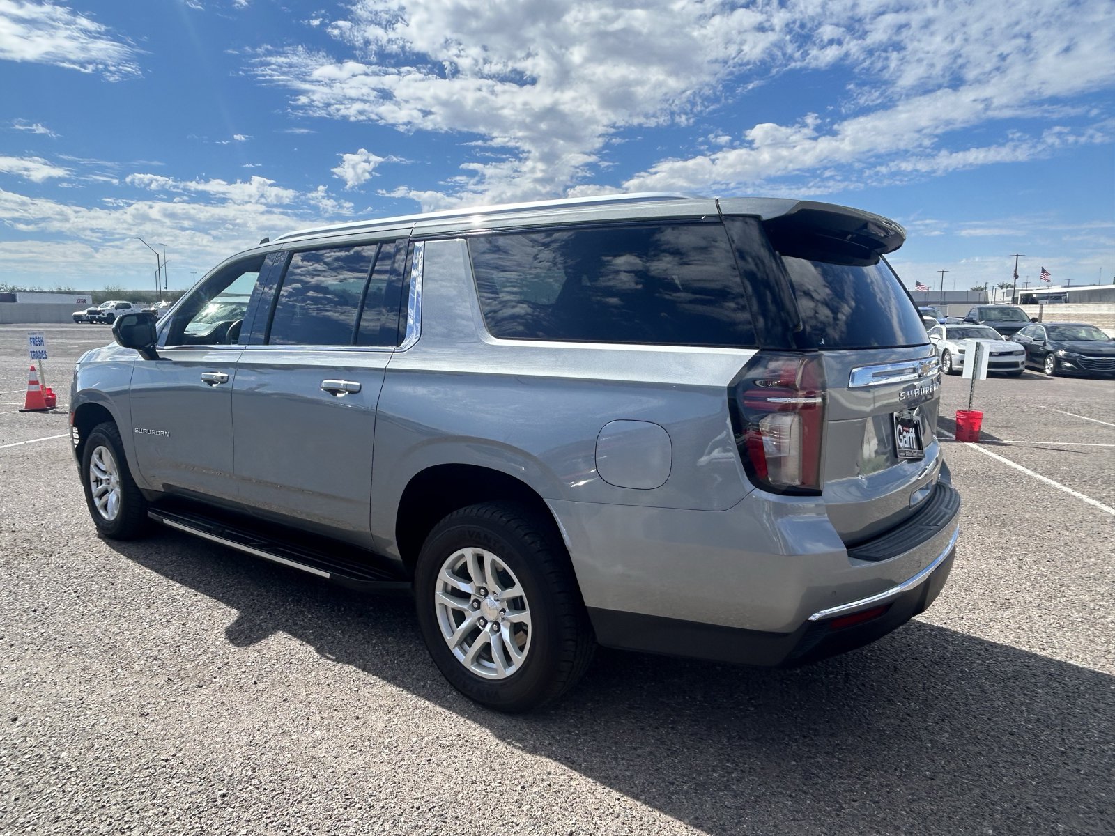 Used 2024 Chevrolet Suburban LT RWD image 3