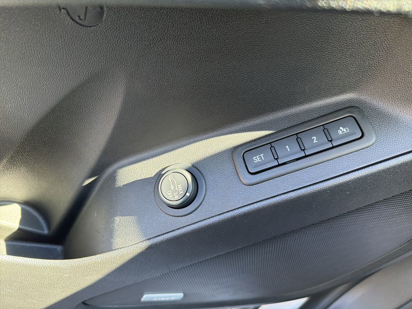 Used 2024 Chevrolet Equinox Premier image 24