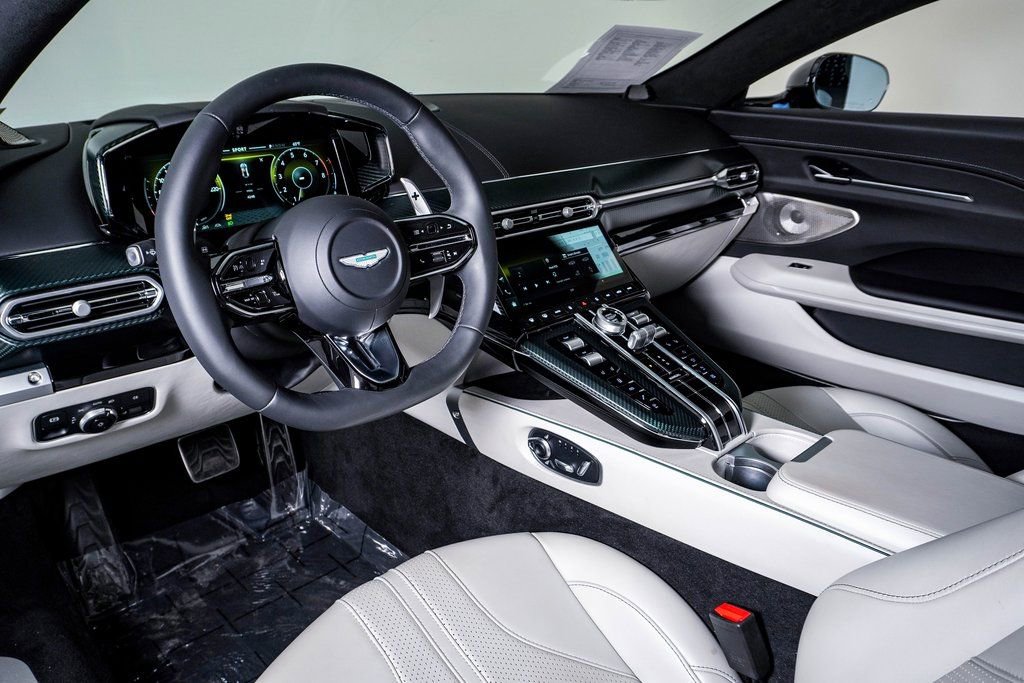 Used 2026 Aston Martin V8 Vantage Coupe image 24