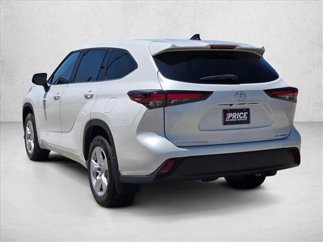 Used 2024 Toyota Highlander LE AWD/4WD image 8