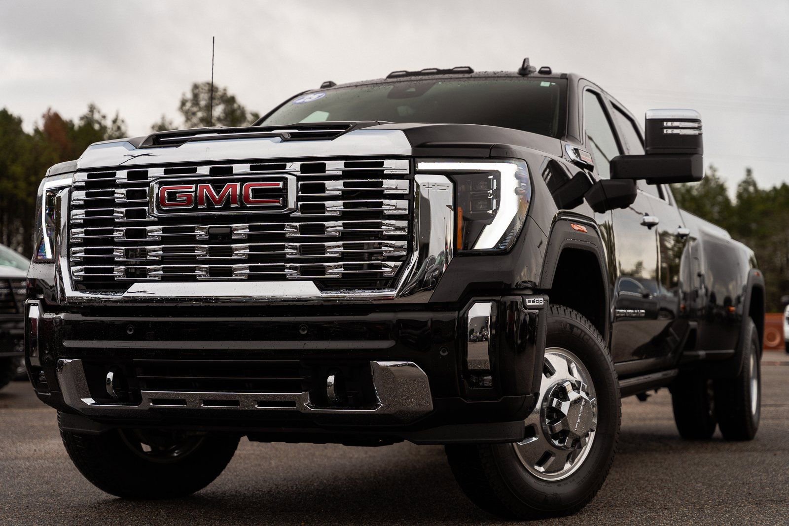 Used 2025 GMC Sierra 3500 Denali w/ Denali Reserve Package image 3