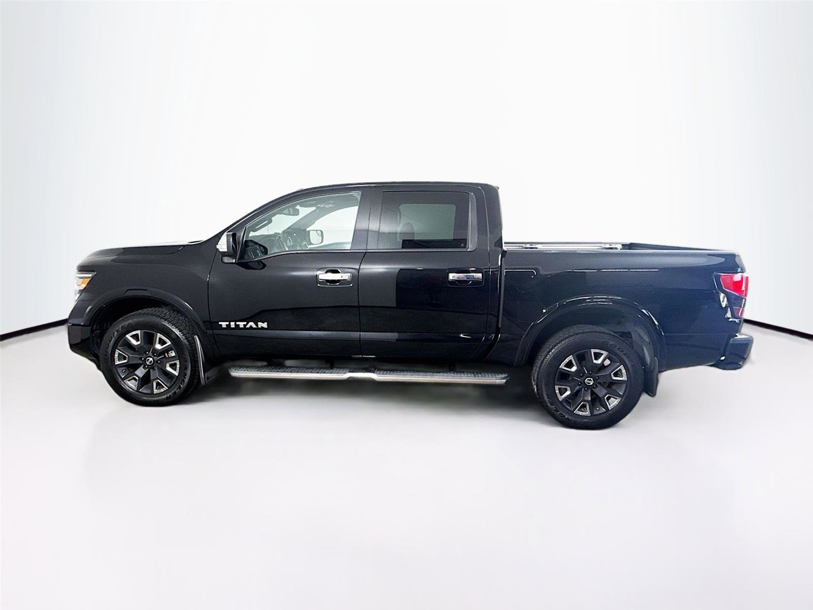 Used 2021 Nissan Titan Platinum Reserve w/ Moonroof Package AWD/4WD image 12