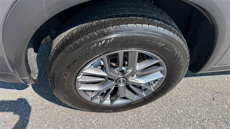 Used 2024 Nissan Rogue S AWD/4WD image 27