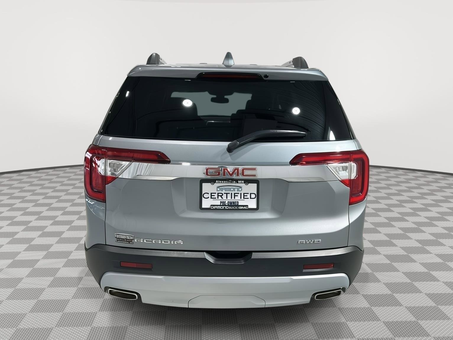 Used 2023 GMC Acadia SLT w/ Preferred Package image 4