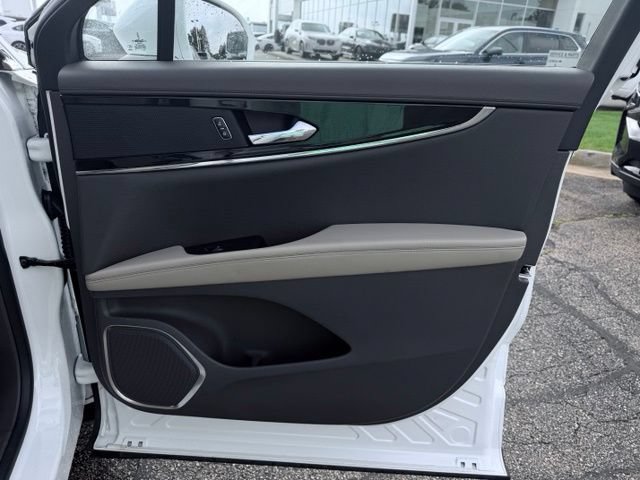 Certified 2023 Lincoln Nautilus AWD w/ Premium Package image 16