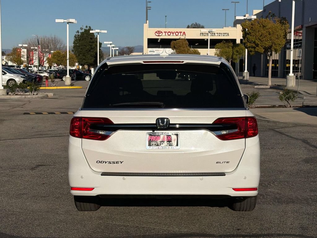 Used 2024 Honda Odyssey Elite image 4